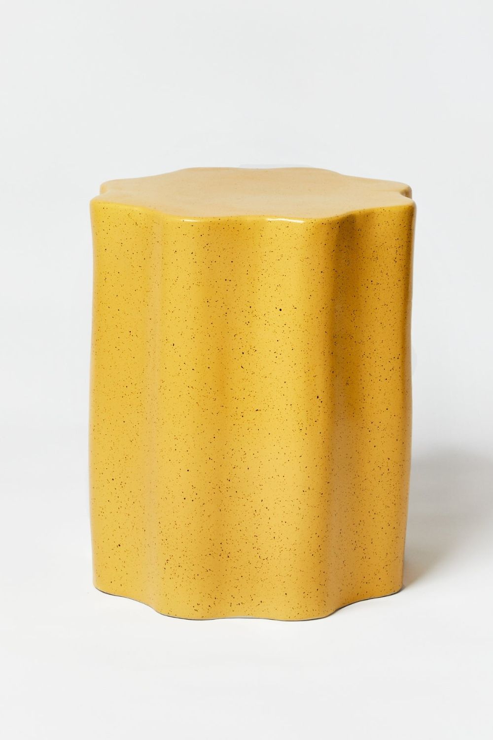 Side table wave speckle mustard Crate Expectations