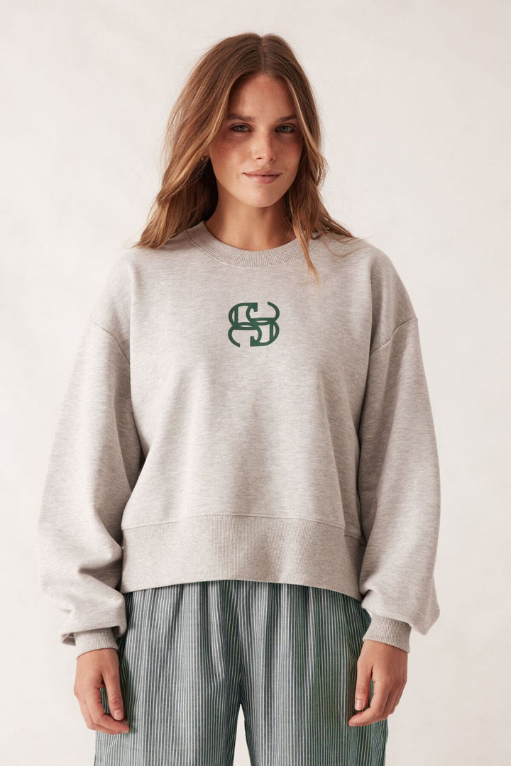 CROPPED SLOUCHY CREW/GREY MARLE PINE GREEN LOGO