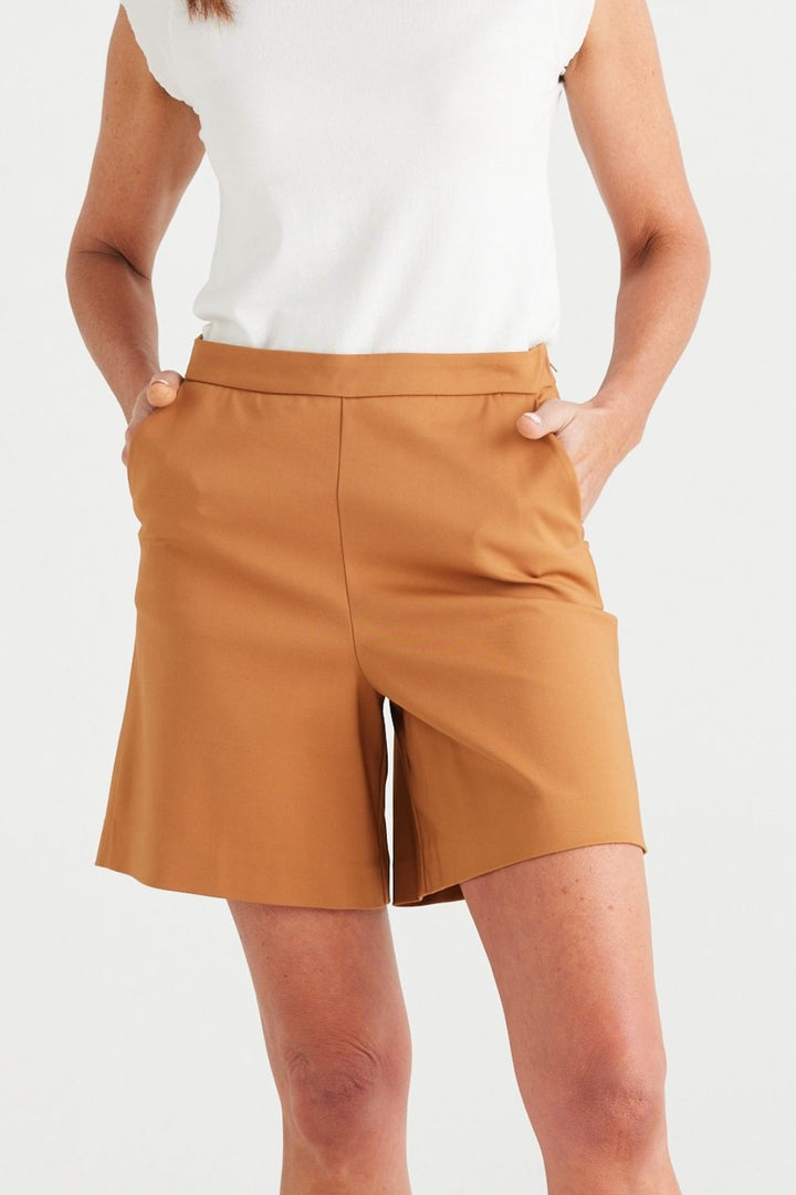 Elsie Shorts | Tan