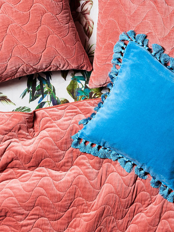 CUSHIONS & THROWS 2023
