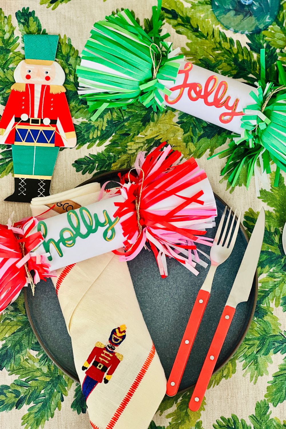 Jolly Holly Fringe Crackers