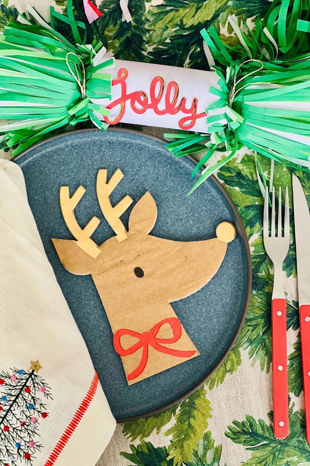 Jolly Holly Fringe Crackers