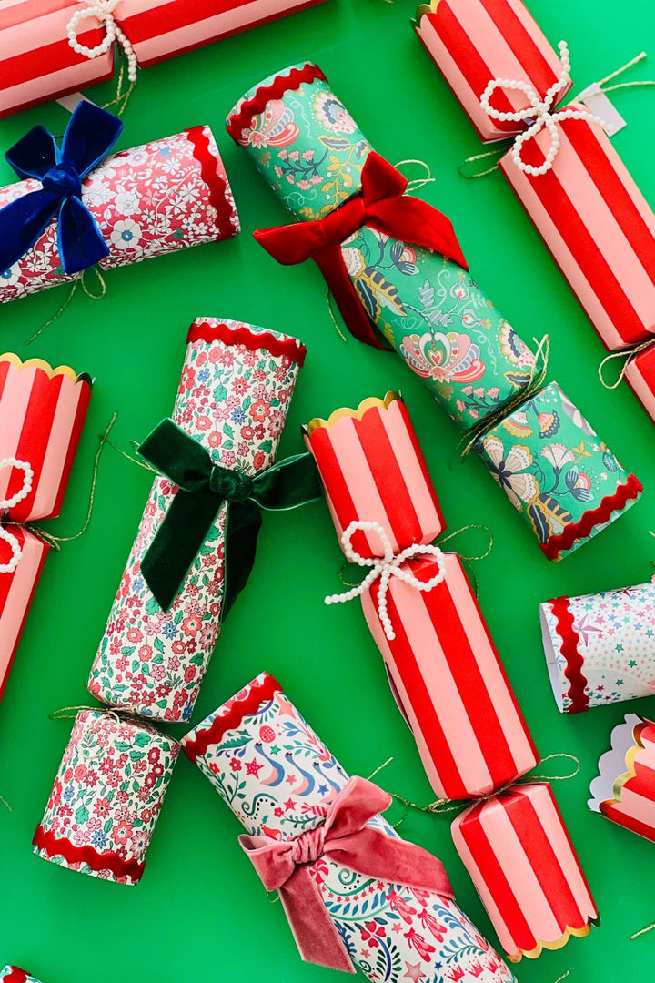 Pearl Bow Crackers
