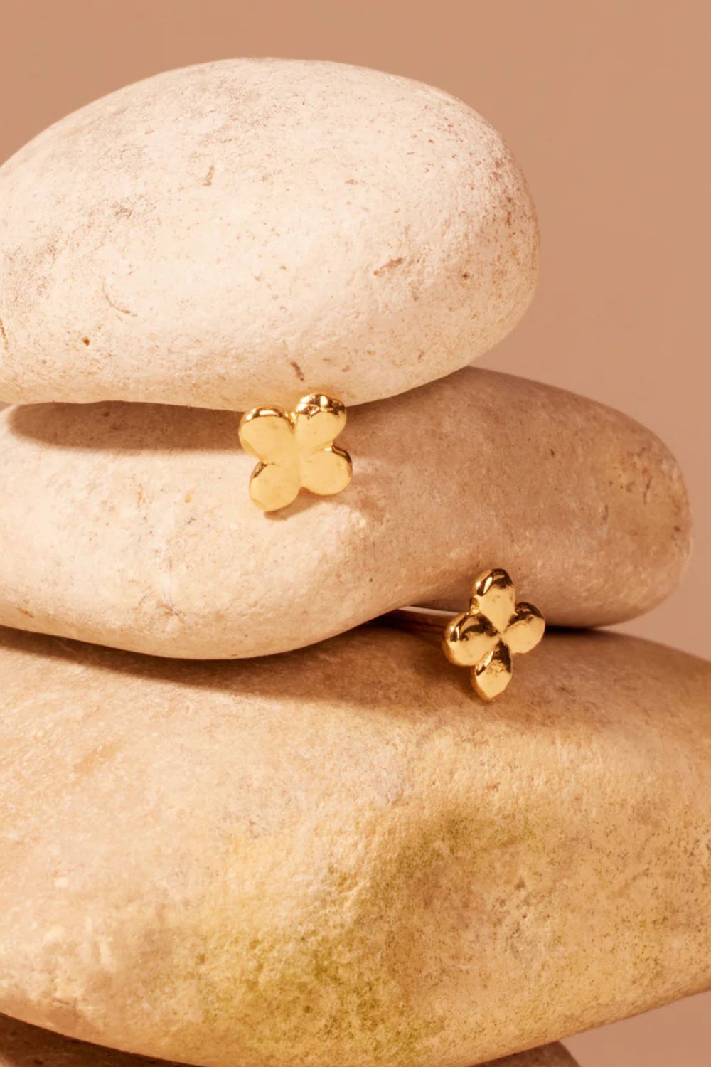 Laeta Stud Earrings