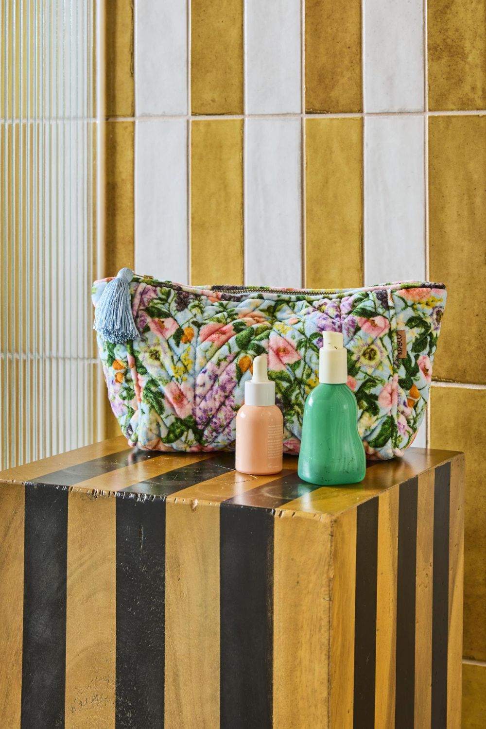 Spring In The Air Velvet Toiletry Bag One Size