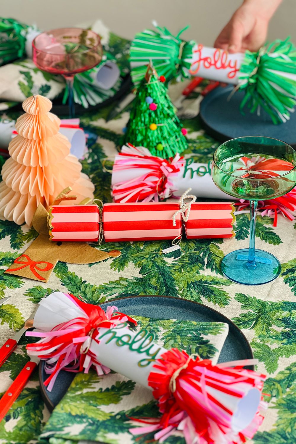 Jolly Holly Fringe Crackers