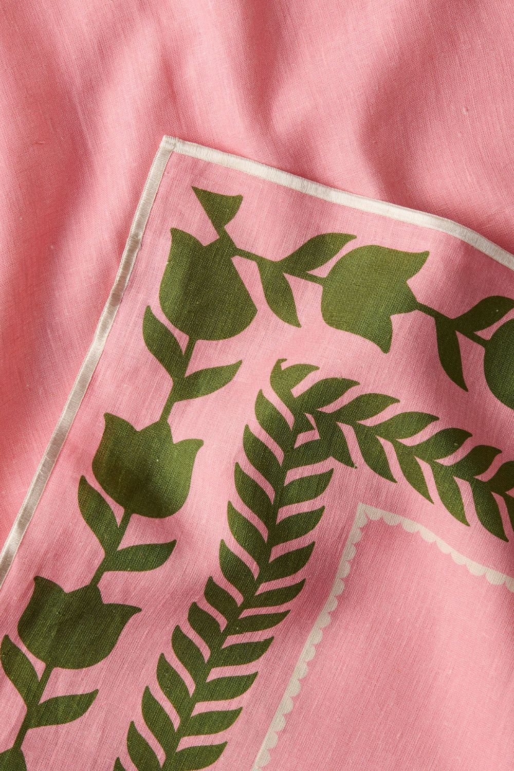FLOWER CHAIN EMBROIDERED TABLECLOTH