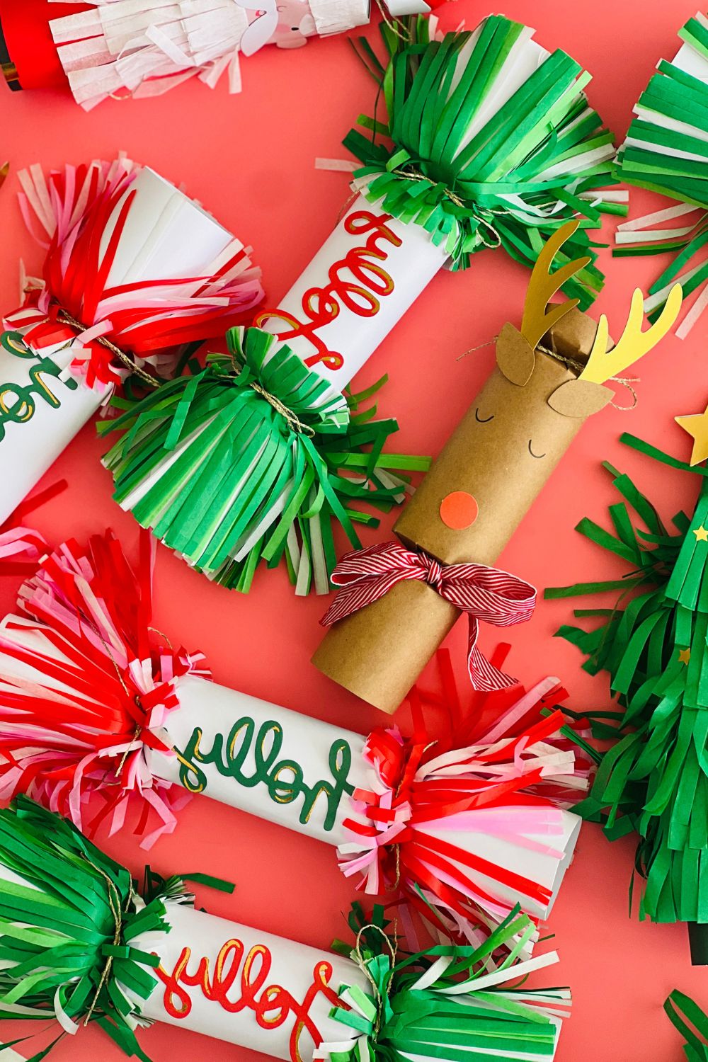 Jolly Holly Fringe Crackers
