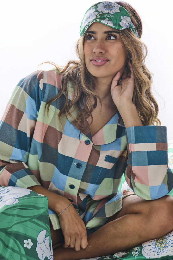 Woodlands Tartan Adult Flannelette Long Sleeve Button Up Nightie