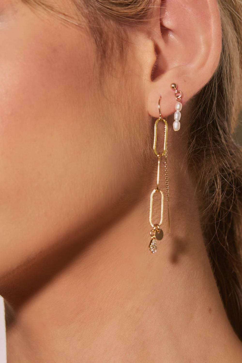 MARCEL CHARM THREAD EARRINGS - GOLD