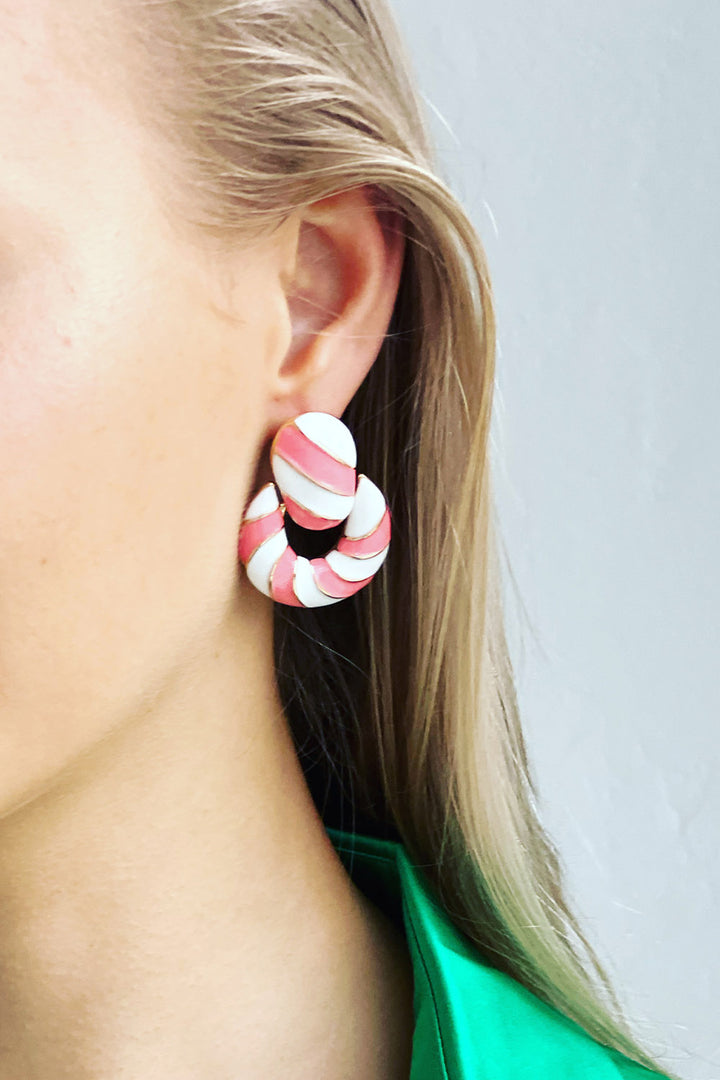 THE RACING STRIPE EARRING - CORAL