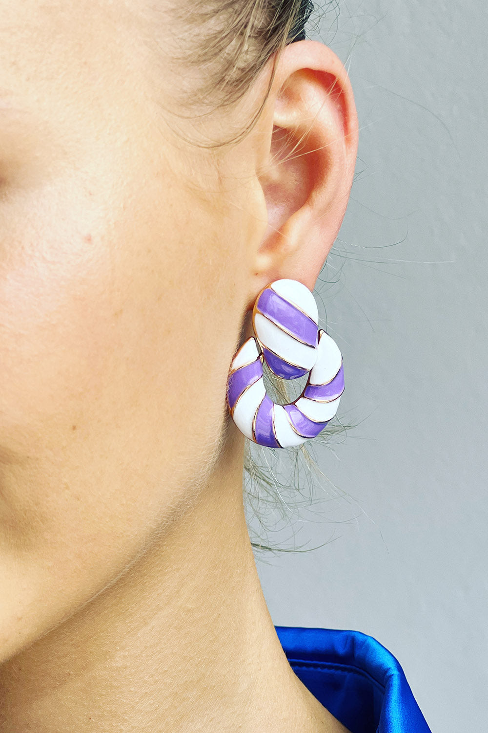 THE RACING STRIPE EARRING - LAVENDER